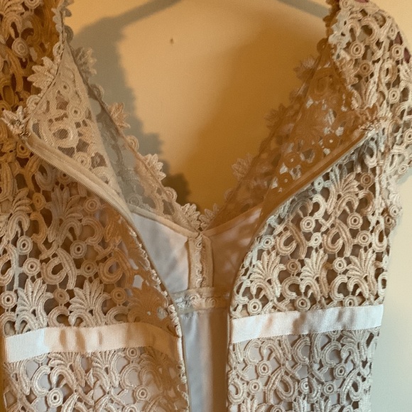 CHETTA B LACE DRESS size 4 - Picture 8 of 9